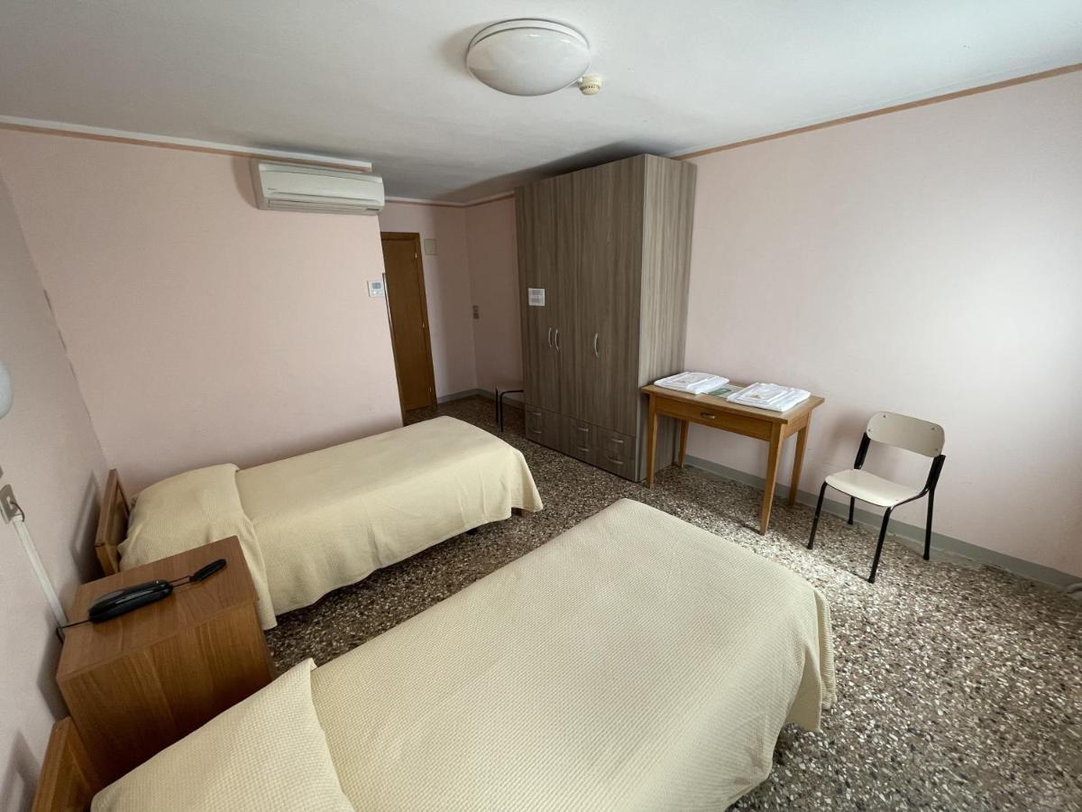Standard Twin Room with Canal View