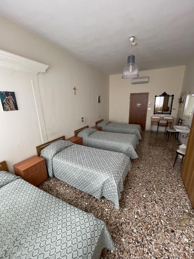 Quadruple Room with Private External Bathroom